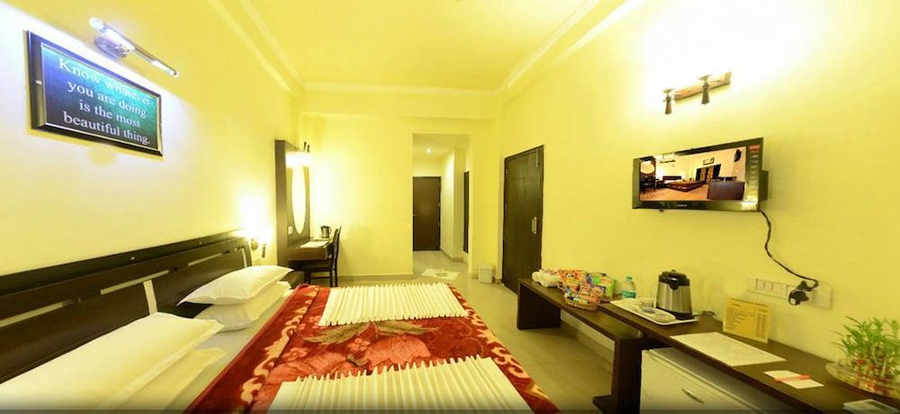 Hotel Hong Kong Inn Amritsar Bagian luar foto