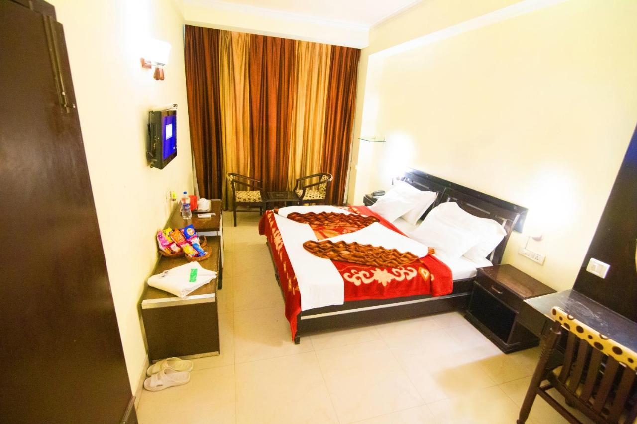 Hotel Hong Kong Inn Amritsar Bagian luar foto