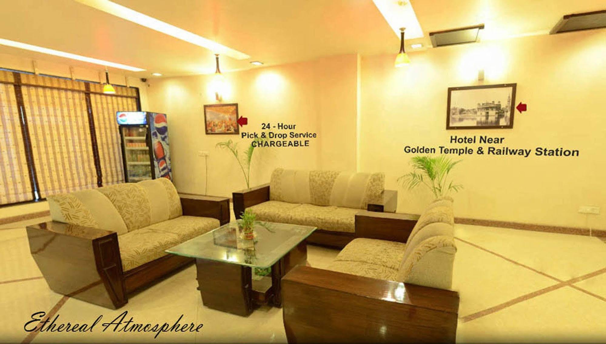 Hotel Hong Kong Inn Amritsar Bagian luar foto