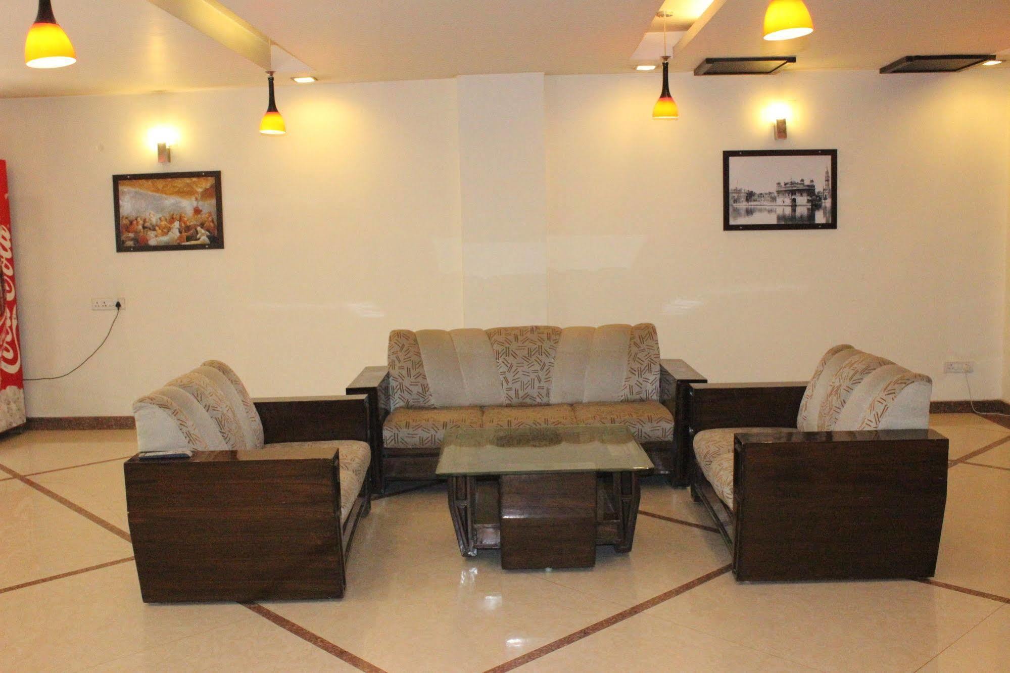 Hotel Hong Kong Inn Amritsar Bagian luar foto