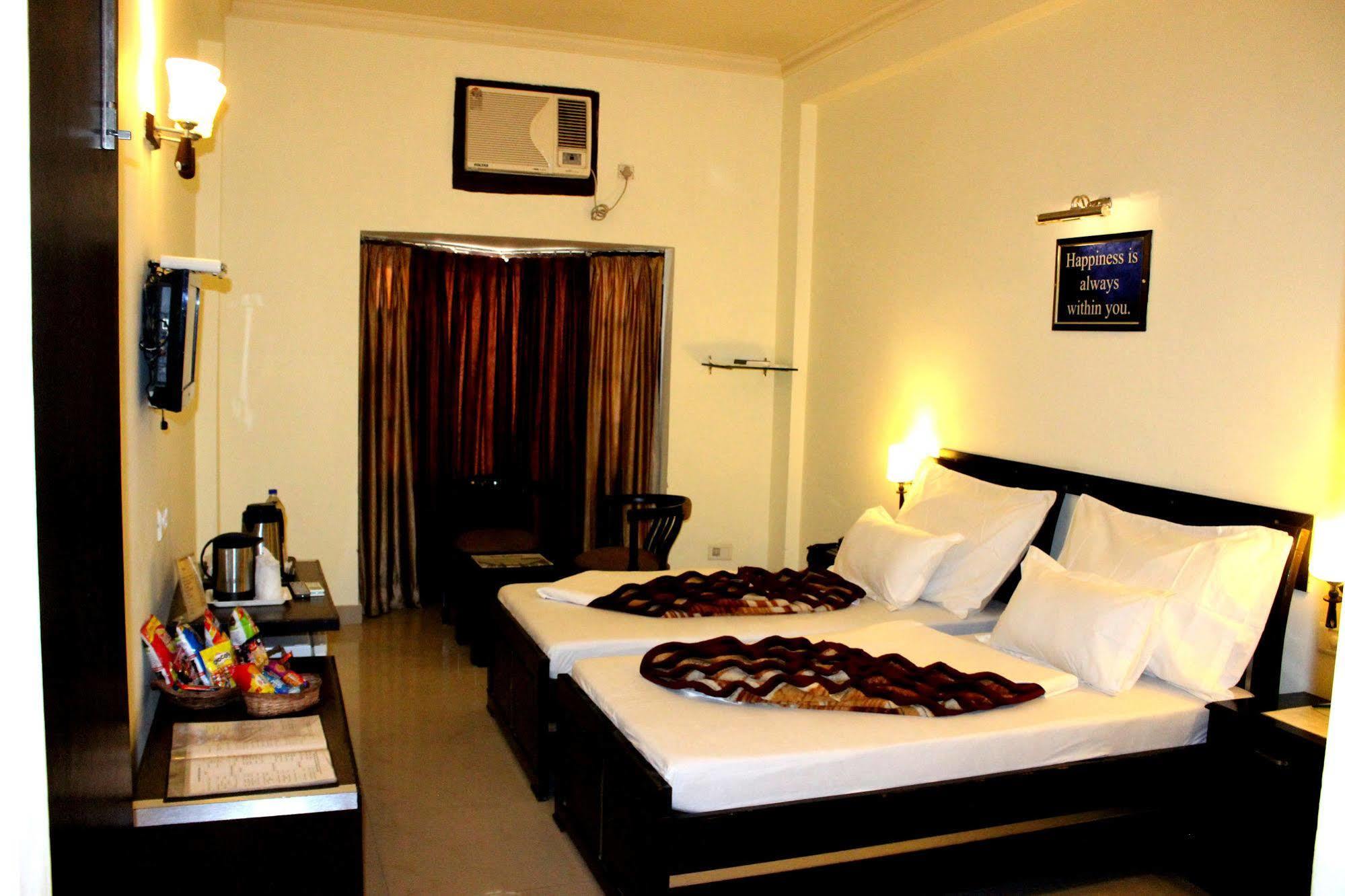 Hotel Hong Kong Inn Amritsar Bagian luar foto