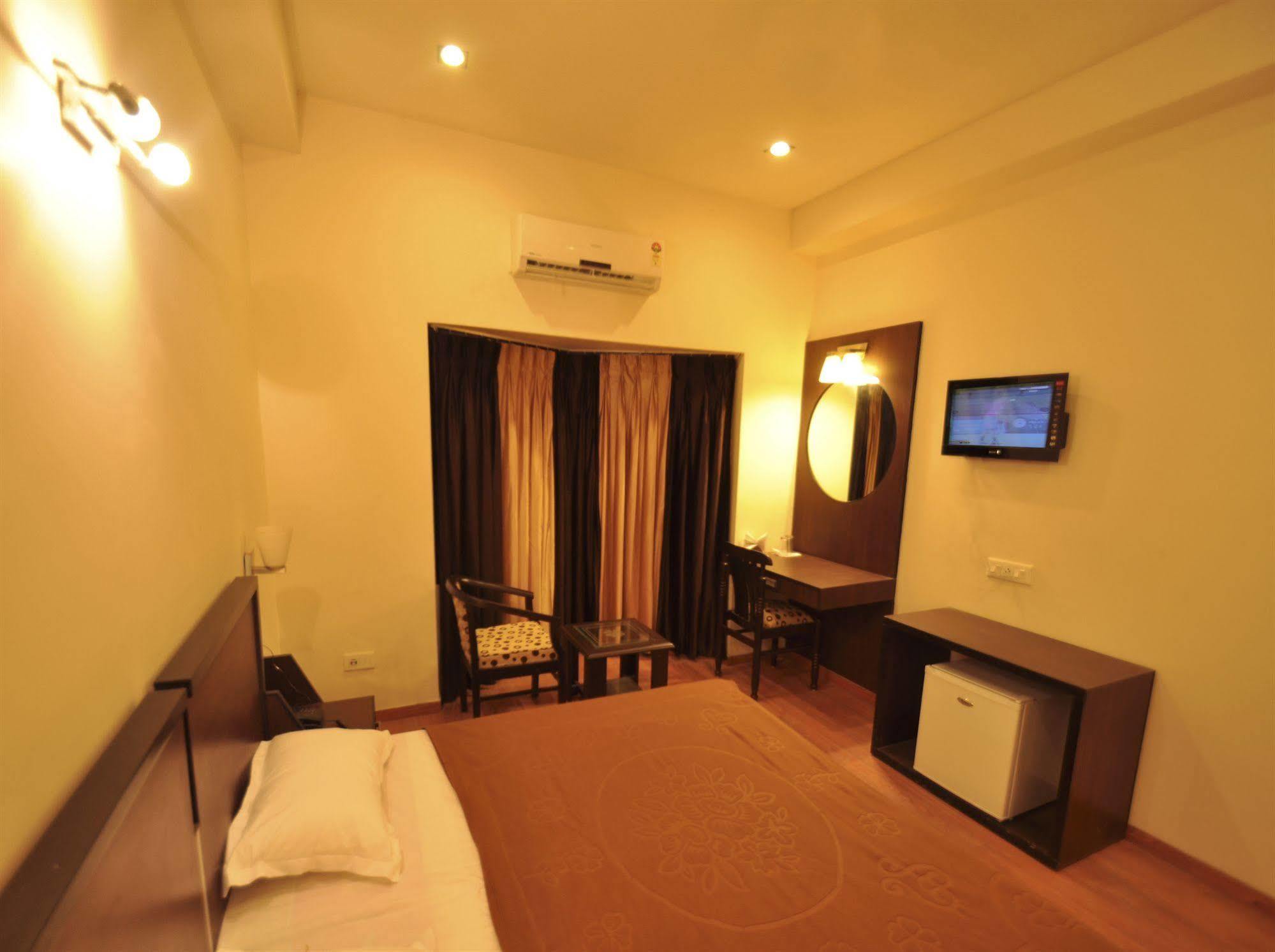 Hotel Hong Kong Inn Amritsar Bagian luar foto