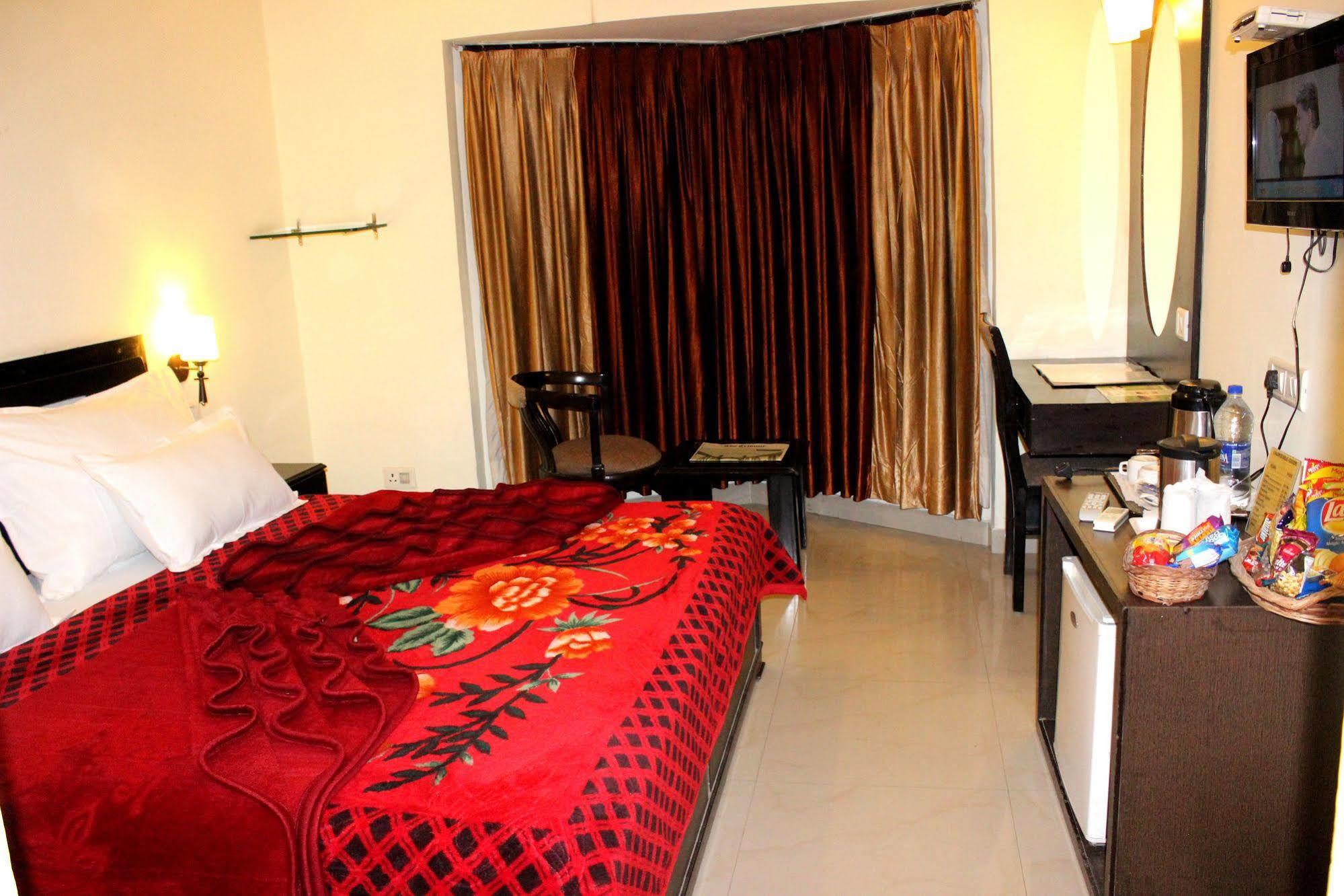 Hotel Hong Kong Inn Amritsar Bagian luar foto