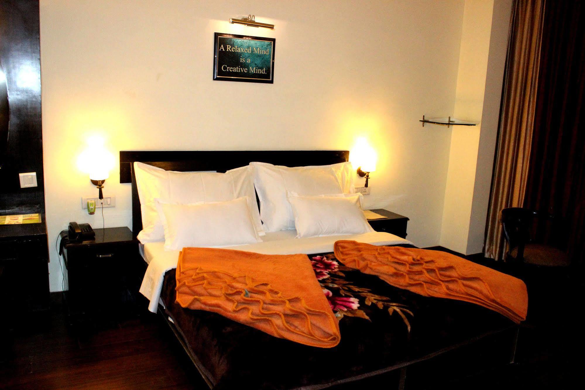 Hotel Hong Kong Inn Amritsar Bagian luar foto