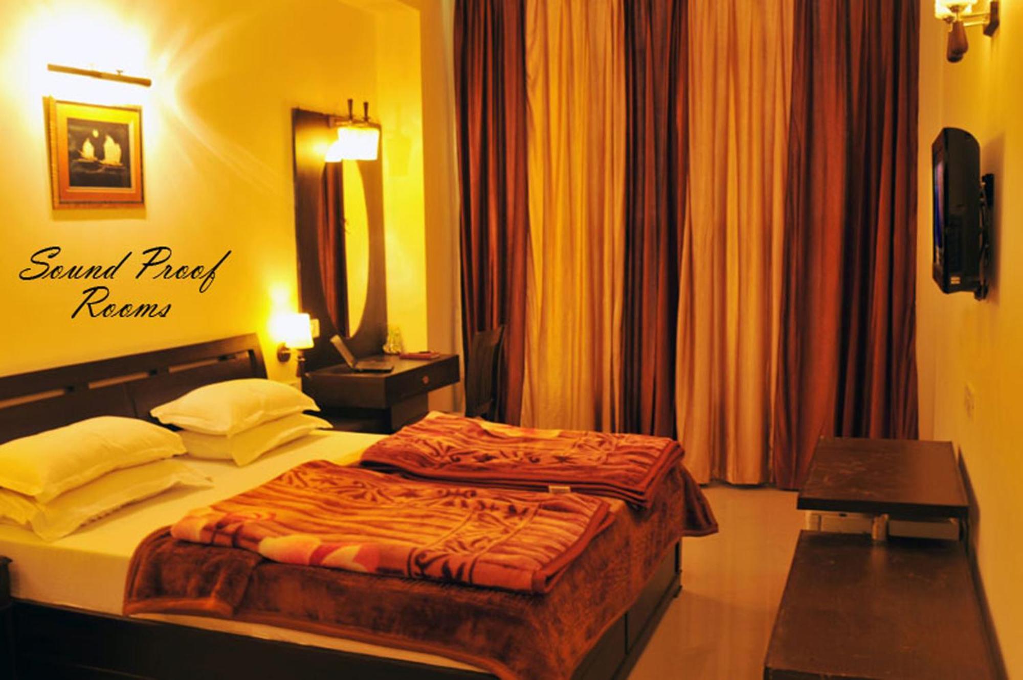 Hotel Hong Kong Inn Amritsar Bagian luar foto