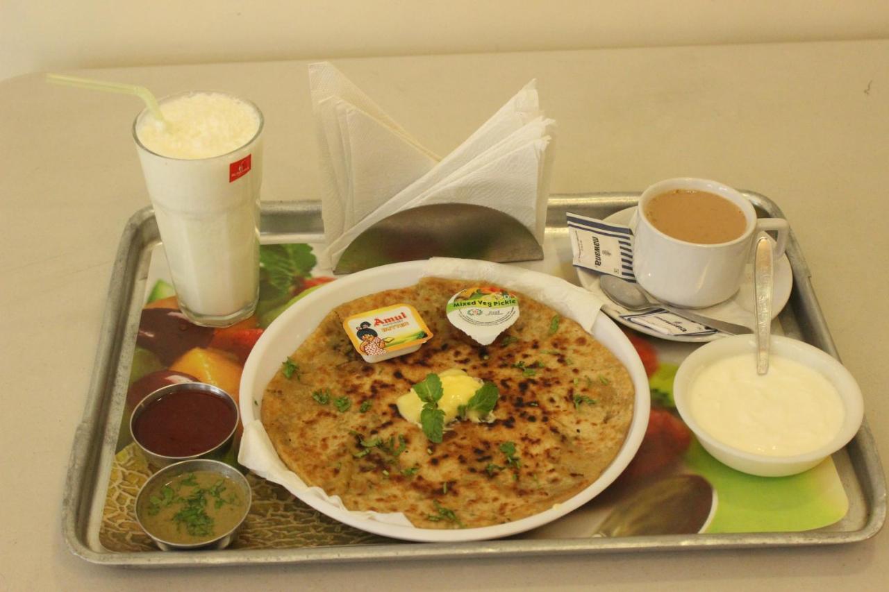 Hotel Hong Kong Inn Amritsar Bagian luar foto